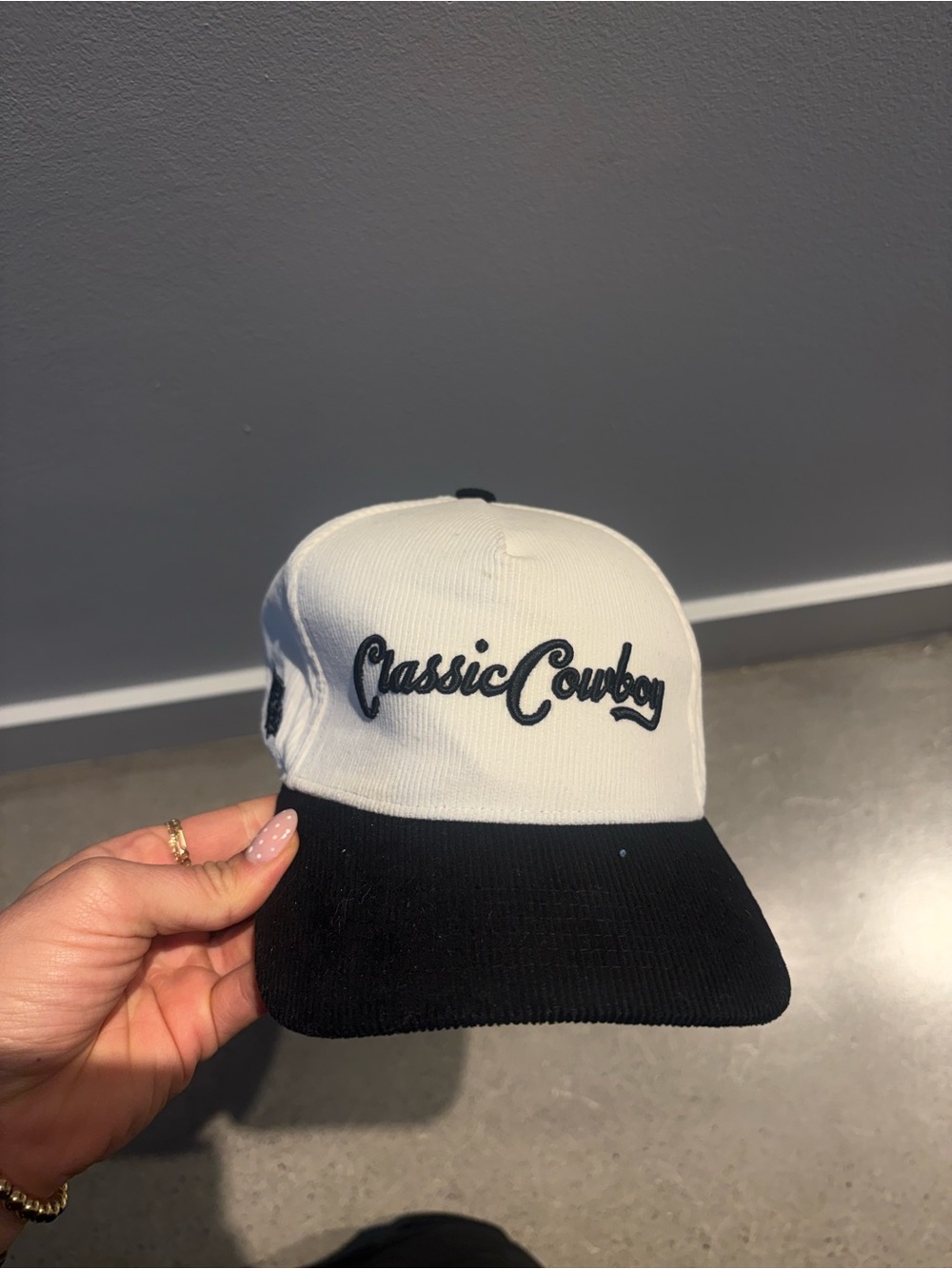 Corey Kent Classic Cowboy Two-Tone Corduroy Cap - White & Black